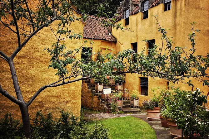 Outlander Odyssey: Outlander Filming Locations Private Day Tour - Culross, the living village of Crainsmuir