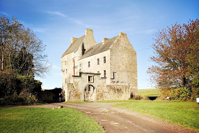 Outlander Odyssey: Outlander Filming Locations Private Day Tour - Falkland Palace and the search for 1940s Inverness