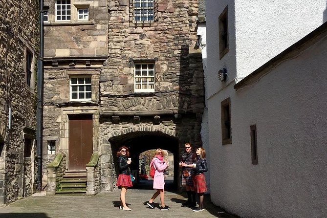 Outlander Walking Tour of Edinburgh's Old Town - A season-three location and the value of context