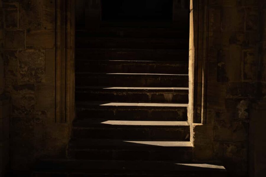 Oxford: Alumni-led Harry Potter Film Tour - Entering New College and finding Hogwarts
