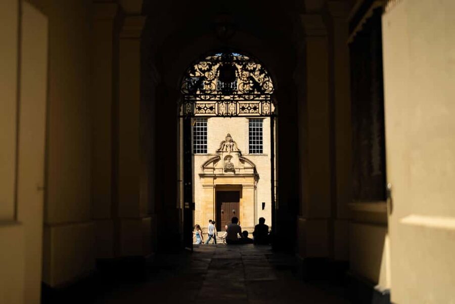 Oxford: Alumni-led Harry Potter Film Tour - What the student guides add