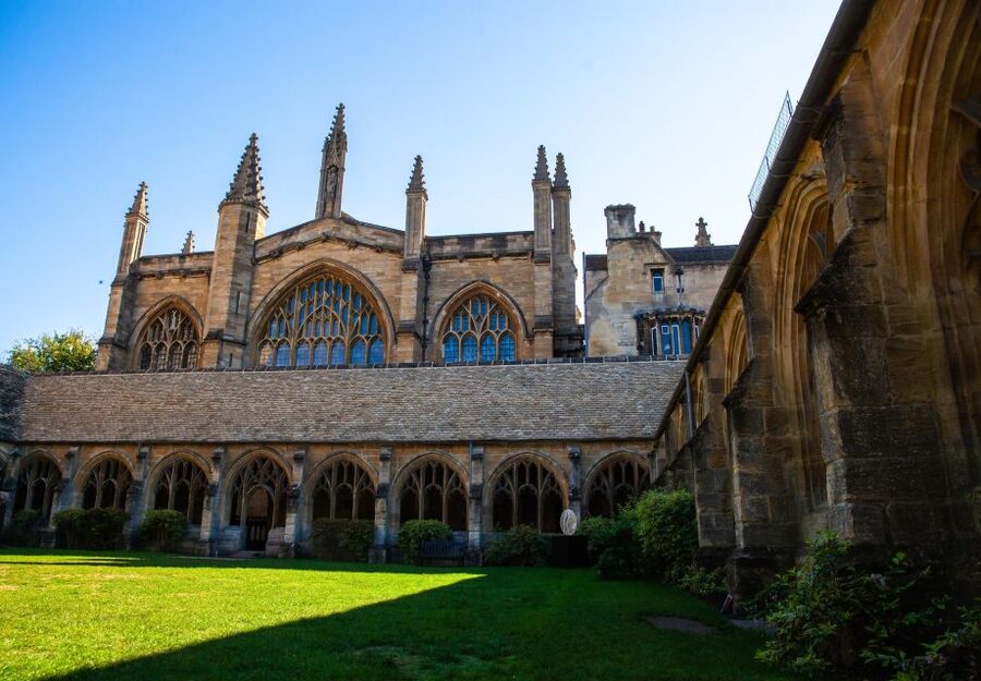 Oxford: Harry Potter Walking Tour Including New College - New College brings the Hogwarts mood to life