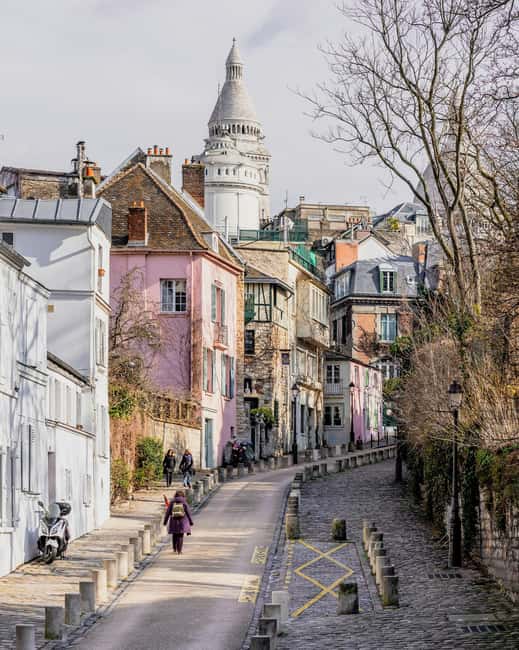 Paris: a movie tour in Montmartre inspired by Amélie Poulain - Starting at Lamarck-Caulaincourt with Amélie