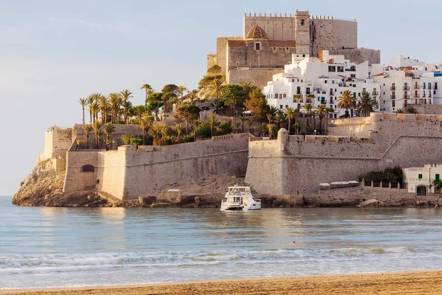 Peñíscola Day Tour: Game of Thrones, Castle Lunch, & Beach Time - Lunch inside the castle, with an important budget note
