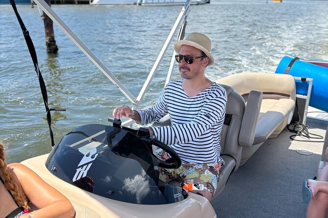 Pontoon Boat 26ft (12pp/115Hp) - Hollywood - FLL - SunBoat rental - Practical details that can shape your day
