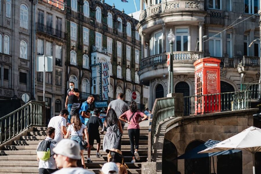 Porto: Harry Potter and City of Porto Guided Walking Tour - Praça de Gomes Teixeira and the student side of Porto
