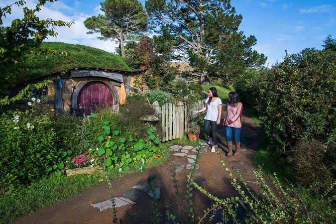 Private 2 Day Tour: Hobbiton, Waitomo, Rotorua Geothermal & Hamilton Gardens - The overnight stay keeps the route manageable