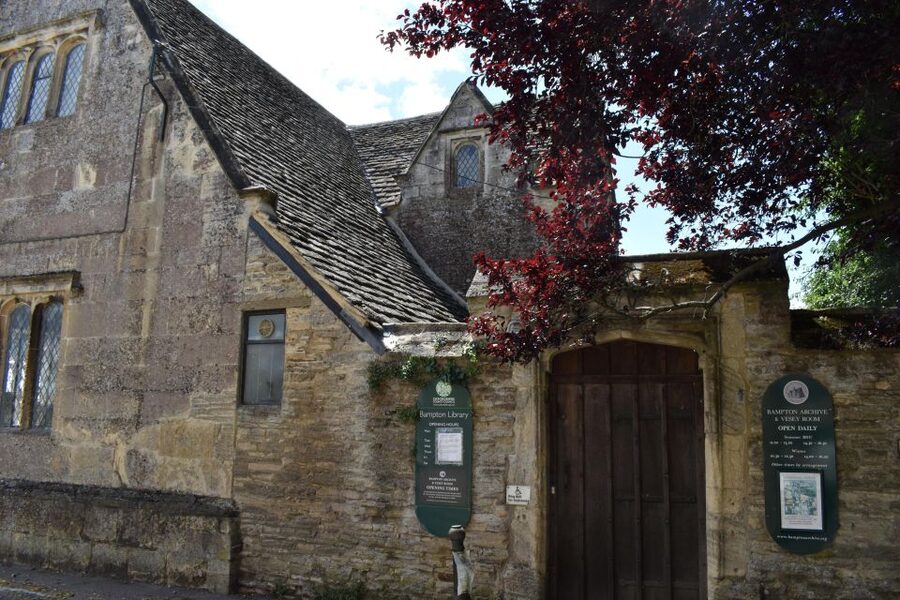 Private Downton Abbey Day Tour, including Pub Lunch - Bampton: the village behind Downton