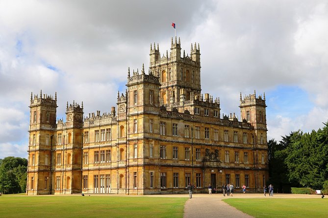 Private Downton Abbey Tour, including Bampton, Cogges Farm, and Highclere - Five details that shape the day