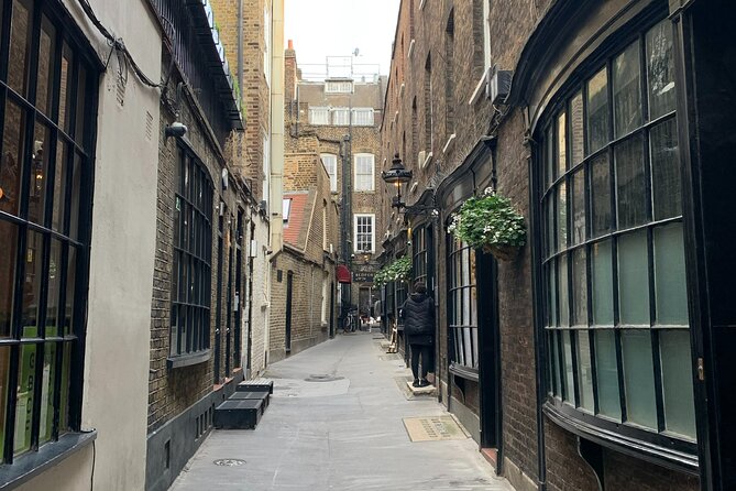Private Guided Tour of Harry Potter Locations - English/ Italian - The Sirius Black house and the city’s film connections