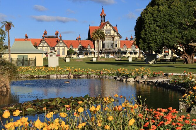 Private Hobbiton movie set & Blue springs from Auckland - Why this private Auckland day trip works