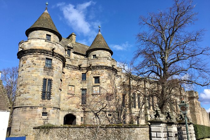 Private 'Outlander' Film Locations Day Trip from Edinburgh - What the guides add to the screen locations