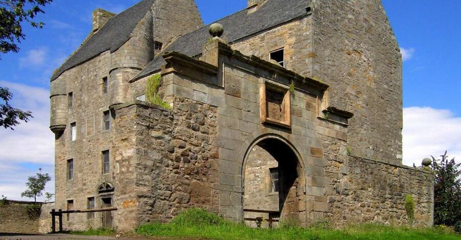 Private Outlander Tour for Small Groups - Blackness Castle as Fort William