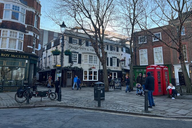 Private Ted Lasso Filming Locations Tour - Why Richard’s guiding makes a difference