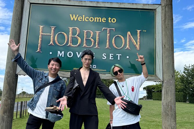 Private The Hobbiton Tour - Auckland Tour House - Walking into Bag End and the Shire