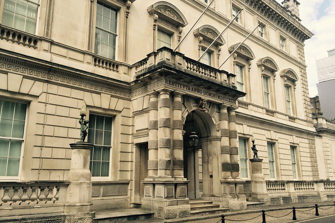 Private Tour: Downton Abbey London Locations by Taxi - St. James’s Park and the royal setting