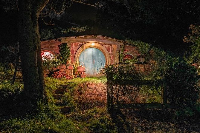 Private tour - Hobbiton Movie Set Evening Banquet Return from Auckland - Who will enjoy this tour most