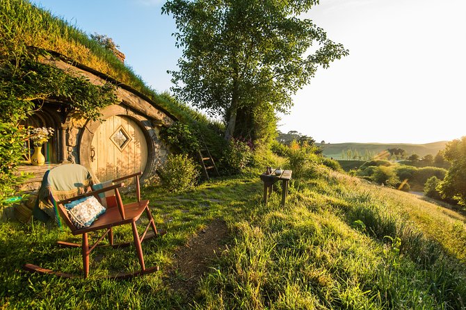 Private tour - Hobbiton Movie Set Evening Banquet Return from Auckland - Should you book the Hobbiton evening banquet?
