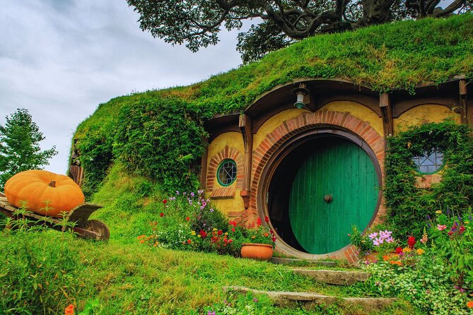 Private Tour: Hobbiton Movie Set, Rotorua Mud Pool & Treewalk - Who Will Get the Most From This Tour?
