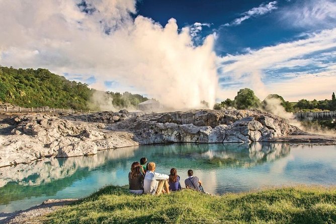 Private Tour - Hobbiton Movie Set & Te Puia (Rotorua) - Hobbiton’s Green Hills and Round Doors