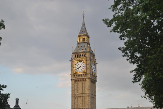 Private Tour of Harry Potter locations in London - Riding a double-decker bus toward Gringotts