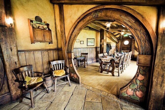 Private Tour: Ruakuri Cave, Waitomo Glowworm & Hobbiton Movie Set - Is $1,299 per person good value?
