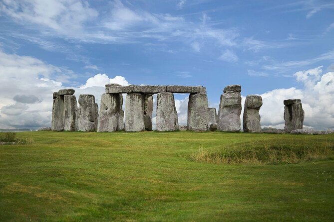Private Tour to Stonehenge and Highclere Castle (Downton Abbey) - Key points at a glance