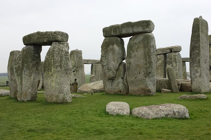 Private Tour to Stonehenge and Highclere Castle (Downton Abbey) - Stonehenge: an easy visit to a hard-to-understand place