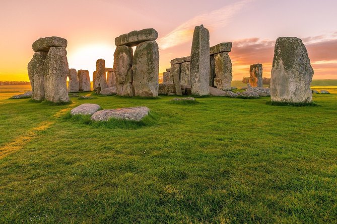 Private Tour to Stonehenge and Highclere Castle (Downton Abbey) - Exploring the grounds before returning to London