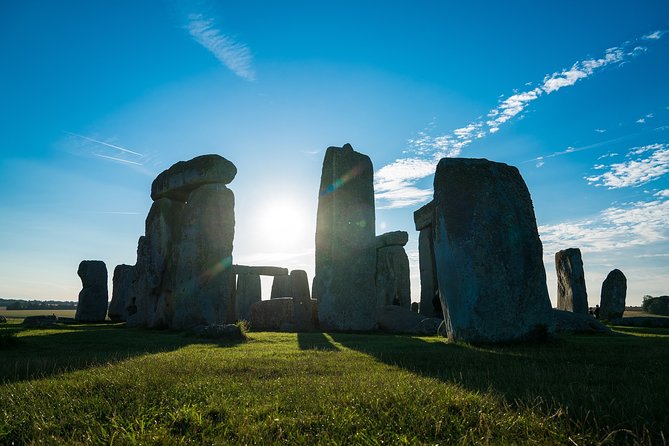 Private Tour to Stonehenge and Highclere Castle (Downton Abbey) - Leaving London at 9:00 am