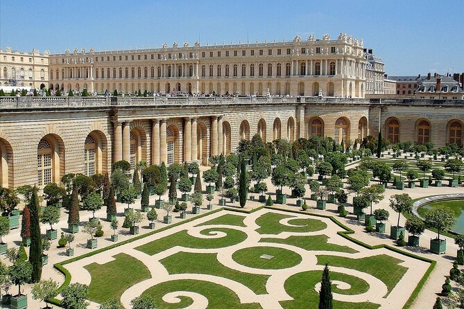 Private Tour with Guide to Midnight in Paris Movie Locations - The Seine, Pont Neuf, and Shakespeare and Company