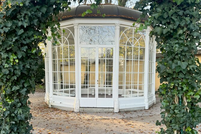 Public 4h tour to filming locations of “The Sound of Music Movie“ - Mirabell Gardens close the day on a familiar note