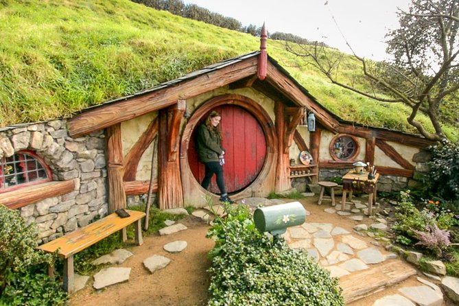 Rotorua to Auckland via Hobbiton Tour with Lunch - One Way - Key things to know before booking