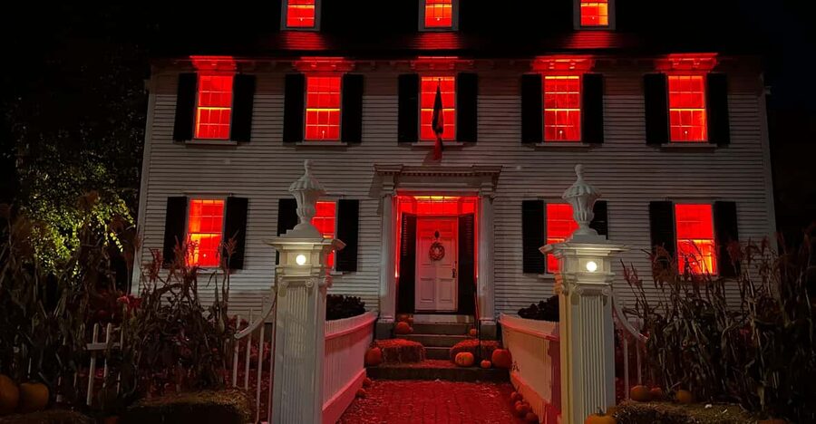 Salem, MA: Hocus Pocus Movie Guided Walking Tour - Old Town Hall and the Salem scenes that made the film famous