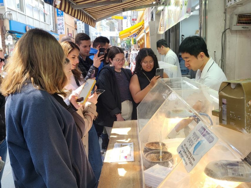 Seoul: Gwangjang Market Netflix Food Tour - Entering Gwangjang Market for Korean street food