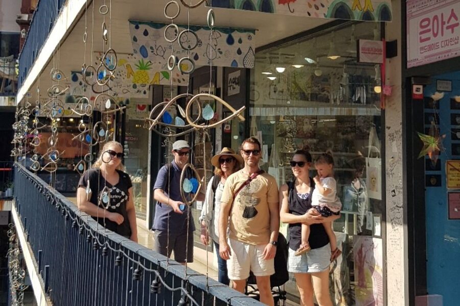 Seoul: Gwangjang Market Netflix Food Tour - What the guide adds to the food