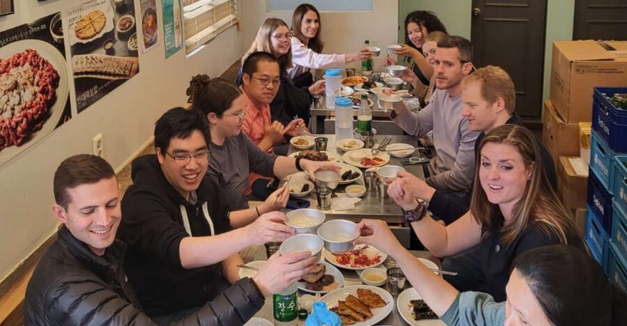 Seoul: Gwangjang Market Netflix Food Tour - Ikseon-dong’s hanok lanes and modern Seoul