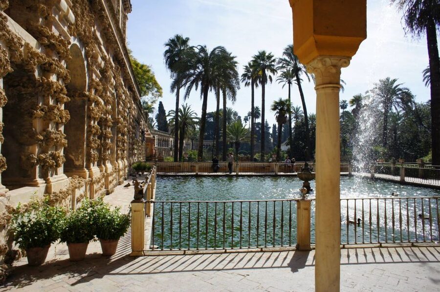 Seville Royal Palace and Game of Thrones Tour - Meeting on Calle Francos and Moving Toward the Palace