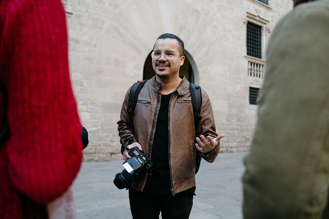 Shine in the Streets of Barcelona: cinematic & candid photos - Plaça Sant Felip Neri and its quieter mood