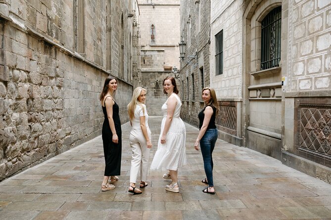 Shine in the Streets of Barcelona: cinematic & candid photos - Plaça del Rei and the final stairway shots