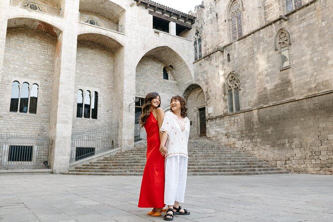 Shine in the Streets of Barcelona: cinematic & candid photos - What you receive after the camera stops