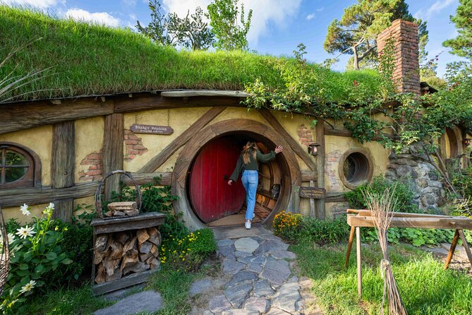 Small-Group Hobbiton and Waitomo Day Tour with Lunch from Auckland - Who will enjoy this day most?