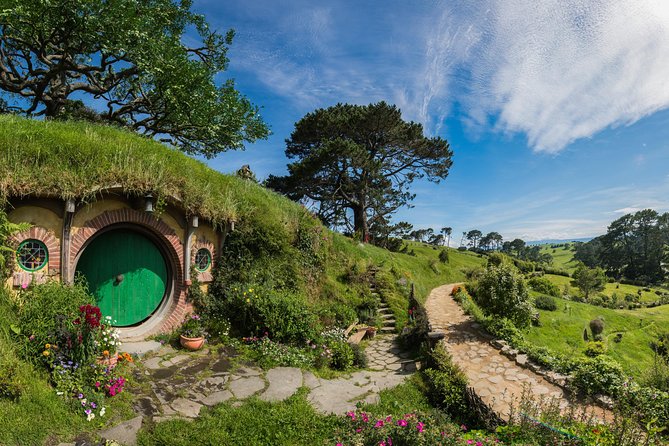 Small-Group Hobbiton Tour from Auckland with Party Marquee Lunch - Why the Party Marquee lunch matters