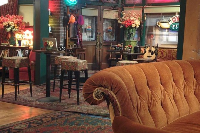 Small-Group Warner Bros and Hollywood Tour from Anaheim - What the small group changes