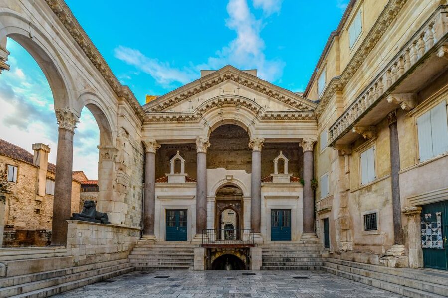 Split: Game of Thrones Tour with Diocletian's Palace Cellar - What the guides add