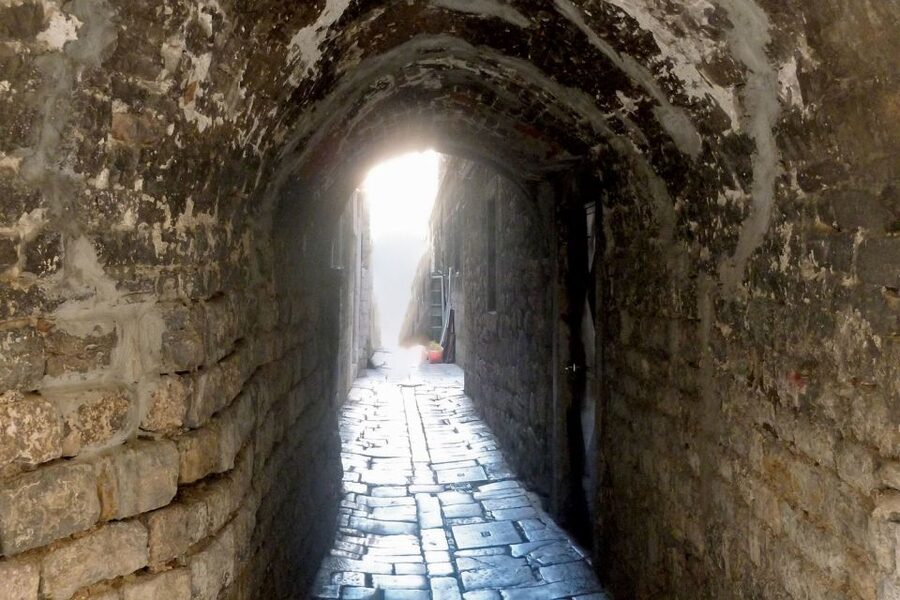 Split: Game of Thrones Tour with Diocletian's Palace Cellar - Pace, group size, and the best departure time