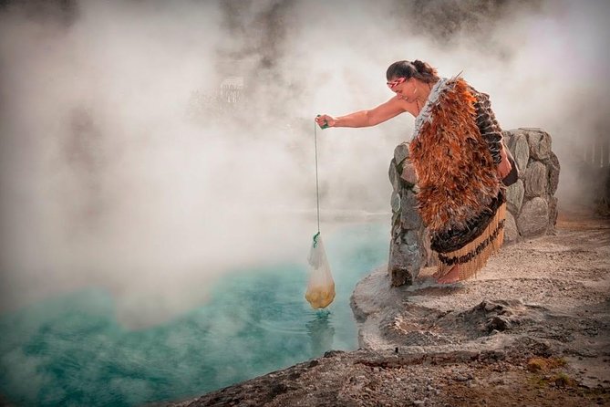 Tauranga-Hobbiton-Rotorua : Movie Set & Geysers: Private Tour - Should you book the Hobbiton and Te Puia tour?