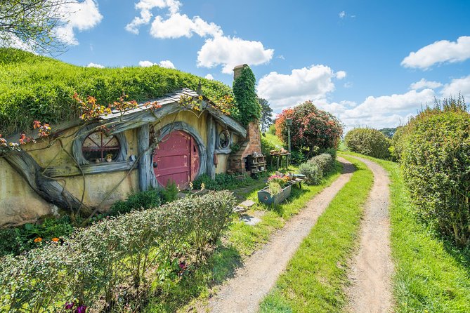 The Hobbiton Movie Set Small-Group Guided Tour from Auckland - A drink at The Green Dragon Inn