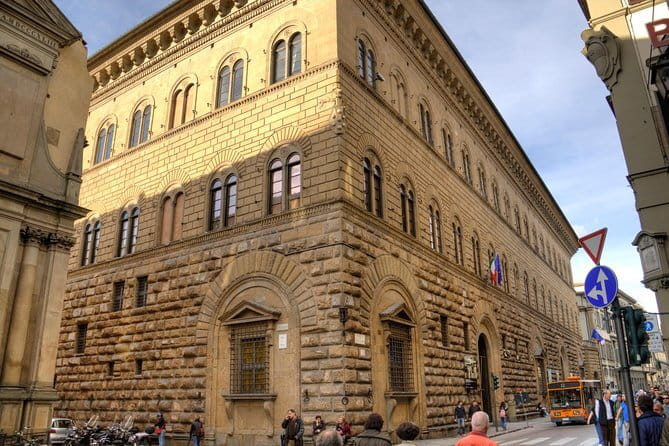 The Medici Family: Lorenzo The Magnificient and the TV movie - Key points to know before booking
