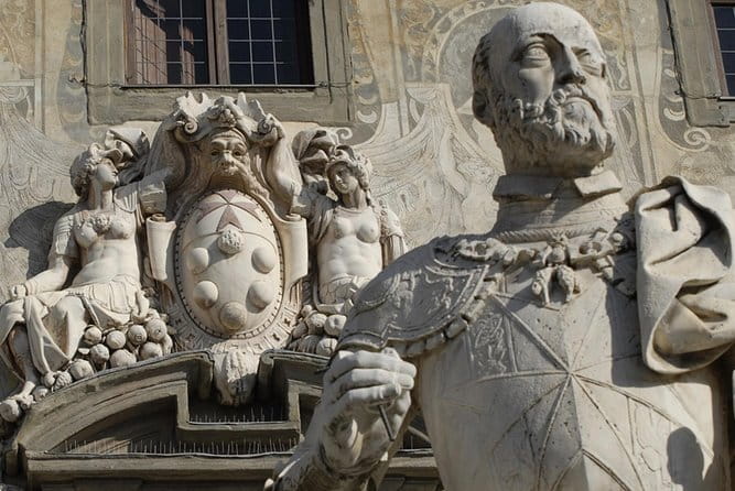 The Medici Family: Lorenzo The Magnificient and the TV movie - Entering Palazzo Medici Riccardi